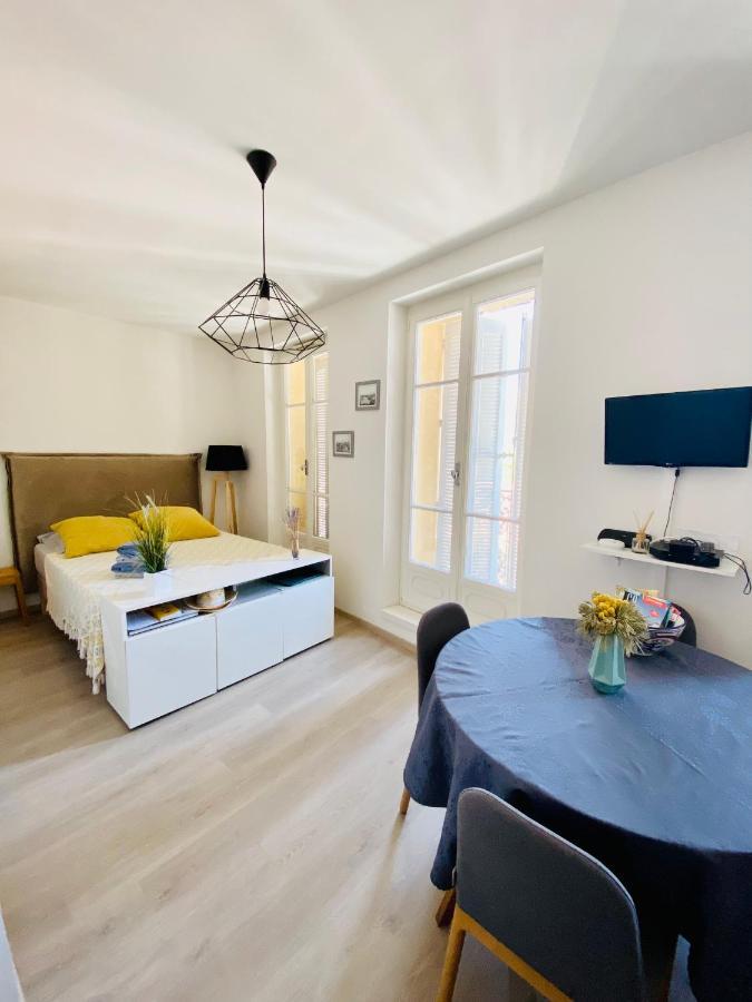 Grand Studio Au Pied Du Panier Apartamento Marsella Exterior foto